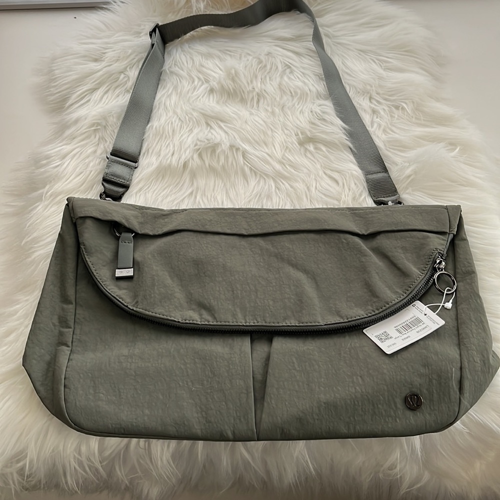 LULULEMON  ALL NIGHT FESTIVAL CROSSBODY BAG LARGE